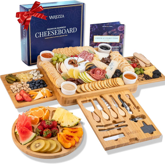 VAREZZA Bambus Käsebrett & Messer Set XL – Charcuterie Servierbrett mit 23 Zubehörteilen, Obst- & Käseplatte, Geschenkidee