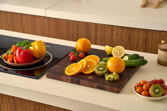 Cozifa Schneidebrett aus Walnussholz 35,6x35,6 cm – Hirnholz-Metzgerblock geölt, Antibakteriell, Groß für Küche & BBQ