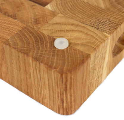 B4K® Eiche Stirnholz Schneidebrett 50x35 cm – Hackblock mit Saftrille, Griffen & Silikonfüßen – Für Küche, Fleisch & BBQ