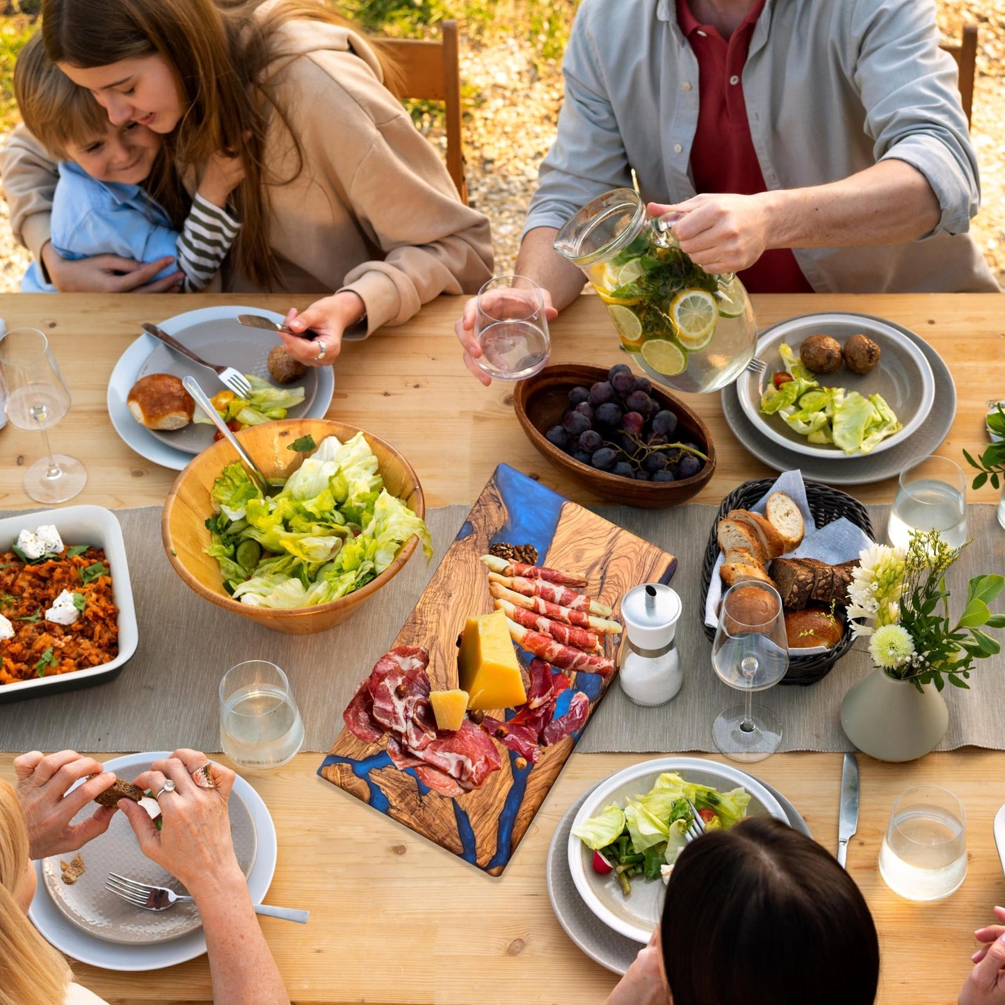 Handgefertigtes Olivenholz Schneidebrett mit Harz – Luxus Charcuterie & Käsebrett, dekorativ, ideal als Geschenk für Küche & Einweihung