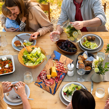 Handgefertigtes Olivenholz Schneidebrett mit Harz – Luxus Charcuterie & Käsebrett, dekorativ, ideal als Geschenk für Küche & Einweihung